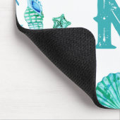 ビーチ沿岸の貝殻とヒトデの水色 マウスパッド (コーナー)