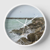 ビーチ波が岩に砕け散る 壁時計 (正面)