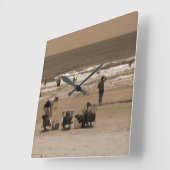 ビーチ泳ぐ人 スクエア壁時計 (傾斜)