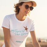 ビーチ海の結婚ヒトデの新郎の母親 Tシャツ<br><div class="desc">新郎の海のスターフィッシュマザー/ビーチ/目的地の結婚式Tシャツとアクアブルーの書道スクリプトと編集可能な文字。彼の母名でパーソナライズ。</div>