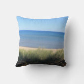 ビーチ海ウォータースカイブルーグリーンショア風光明媚な贈り物 クッション (裏面)