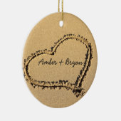 ビーチ結婚式のパーソナライズな第1クリスマスのハート セラミックオーナメント (右)