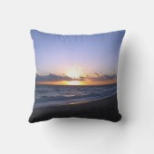 ビーチ結婚式の花嫁及びパーソナライズな新郎の記念品 クッション (裏面)