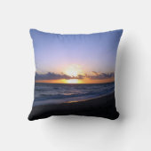 ビーチ結婚式の花嫁及びパーソナライズな新郎の記念品 クッション (裏面)