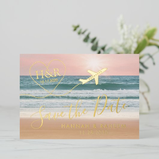 ビーチ結婚式サンセットハート飛行機日付の保存 箔招待状 (立ち正面)