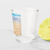 ビーチ結婚式ハートの砂日付の保存 ショットグラス (右)