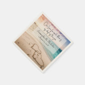 ビーチ結婚式ハートイン砂パーソナライズされた スタンダードカクテルナプキン (角)