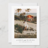 ビーチ結婚式日付の水の色のヤシの木を保存 招待状 (裏面)