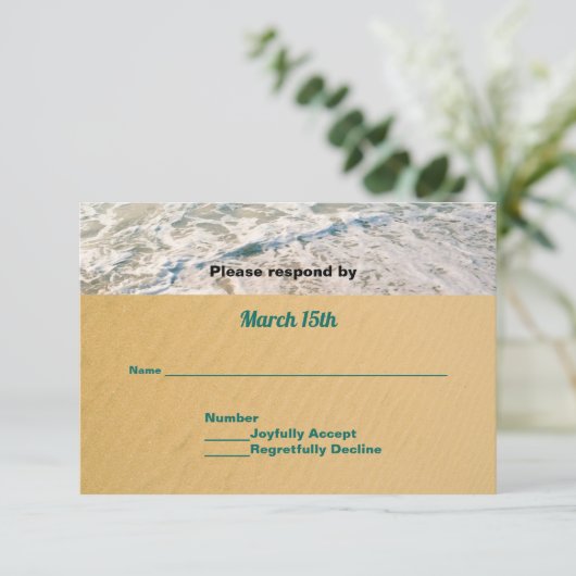 ビーチ結婚式RSVPのハート内の名前 出欠カード (スタンド正面)