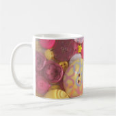 ビーチ色ボタンのコラージュ コーヒーマグカップ (左)