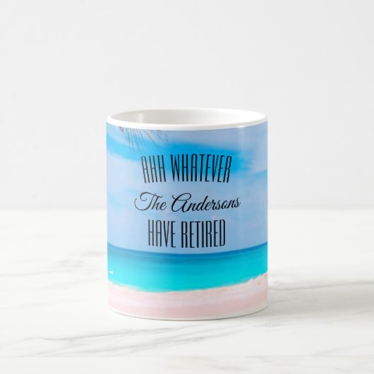 ビーチ退職したカップルの名前サンディビーチと海 コーヒーマグカップ (中央)