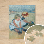ビーチ |メアリーカッサットジグソーパズル ジグソーパズル<br><div class="desc">アメリカの印象派のアーティスト、メアリー・カサットによるビーチの子ども（1884年）。オリジナルのアートワークは、ビーチに座っている2人の若い女の子のポートレートを描いたキャンバス上の油絵である。デザインツールを使用してイメージのカスタム文字を追加したり、イメージをカスタマイズする。</div>