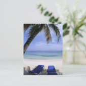 ビーチ、ラウンジチェア、パームツリー、ホライズンオーバー ポストカード (スタンド正面)
