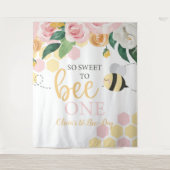 ビーデイ(昆虫)マルハナバチ1stバースデーピンクフローラバナー タペストリー (正面)