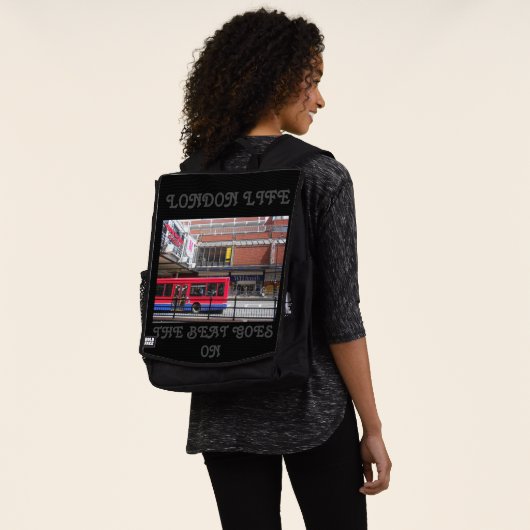 ビートが設計した写真寿命 バックパック (着用)