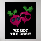 ビートのユーモア満載デザイン「We Got The Beet」ダークBG ポスター (正面)