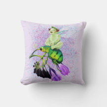 ビートルに乗って笑うベビーピクシー