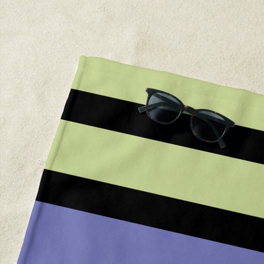 ビートルジュース |チビ(小さくかわいく書いた感じ)リディア「奇妙で異常」 ビーチタオル (インサイチュ)