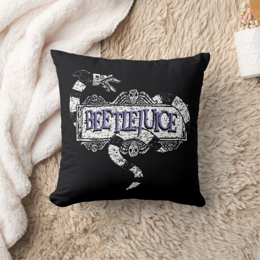 ビートルジュース |ミミズがビールジュースのロゴに巻きついています クッション (ブランケット)