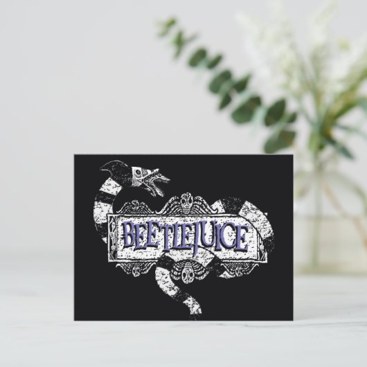 ビートルジュース |ミミズがビールジュースのロゴに巻きついています ポストカード (スタンド正面)