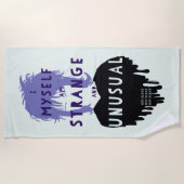 ビートルジュース |リディア「奇妙で珍しい」グラフィック ビーチタオル (正面)