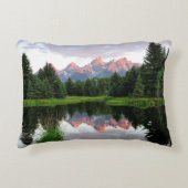 ビーバーの池上のTetonの壮大な反射 アクセントクッション (正面)