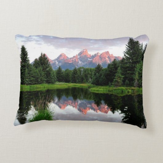 ビーバーの池上のTetonの壮大な反射 アクセントクッション (裏面)