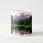 ビーバーの池上のTetonの壮大な反射 ジャンボコーヒーマグカップ (正面)