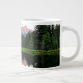 ビーバーの池上のTetonの壮大な反射 ジャンボコーヒーマグカップ (右)