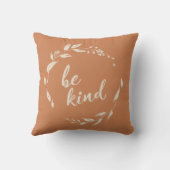 ビーフレンドリー感動的引用文テラコッタリース クッション (裏面)