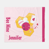 ビーマイニングキュートビーとピンクバレンタインハート フリースブランケット (正面(横))