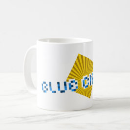 ビームと反対のピクセル文字Cを持つ黄色の正方形 コーヒーマグカップ