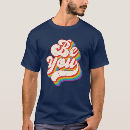 ビーユーレトロプライドレインボーLGBTQ Tシャツ (正面)