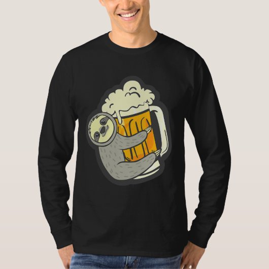 ビールおもしろいの飲み物を抱きしめているナマケモノ Tシャツ (正面)
