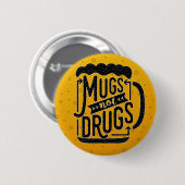 ビールおもしろいマグはドラッグではないドリンカージョークタイポグラフィ 缶バッジ (正面&裏面)