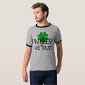 ビールでは、私達は信頼します Tシャツ (正面フル)