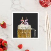 ビールで25歳の誕生日のキャンドル スタンダードカクテルナプキン (インサイチュ)