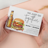ビールとバーガーのカップルおもしろいのカジュアルシャワー 招待状