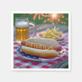 ビールとフライドポテト付き7月4日のホットドッグ スタンダードカクテルナプキン