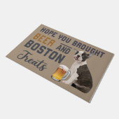 ビールとボストンのおやつをお持ち ドアマット (アングル)