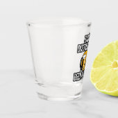 ビールと音楽に気を取られる ショットグラス (左)