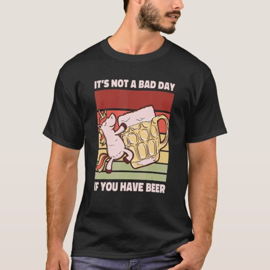 ビールのことわざを飲むもしのは悪くない日だ Tシャツ (正面)