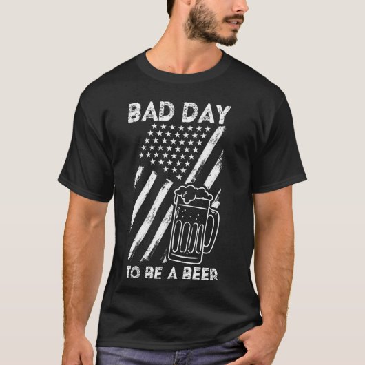 ビールのアメリカ国旗の愛国的な飲み物になる悪い日 Tシャツ (正面)
