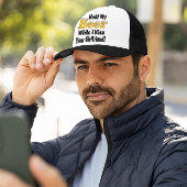 ビールのガールフレンドを抱えている キャップ