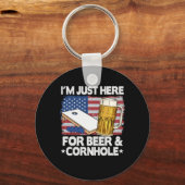 ビールのコーンホールアメリカ国旗のコーンのためにここにいる キーホルダー (正面)