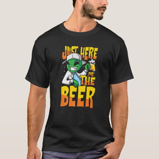 ビールのパブクロールの飲みエイリアン Tシャツ (正面)