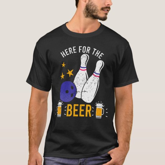 ビールのボーリング趣味ボウリングをする人、 クリケットの投手飲む Tシャツ (正面)