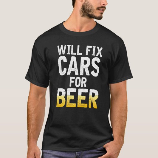 ビールの修理のための車を修正する整備士 Tシャツ (正面)