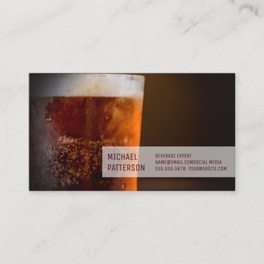 ビールの冷たいマグカップ | レストラン 名刺 (正面)