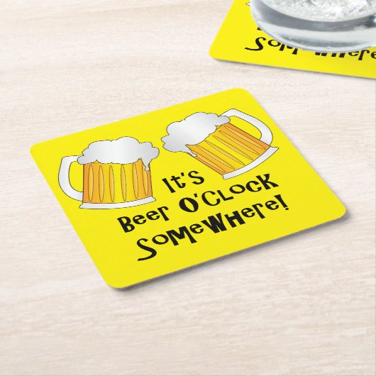 ビールの夕日がヤーダーアームのコースターの上おもしろいに スクエアペーパーコースター (アングル)